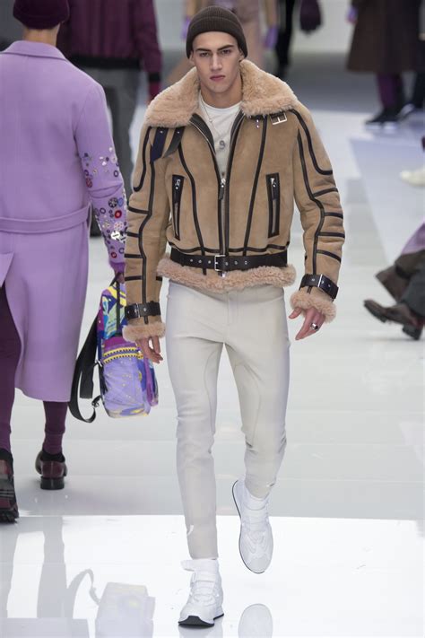 versace fall winter 2016 menswear|Versace 2016 Fall/Winter Men's Collection .